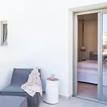 18 Grapes Hotel