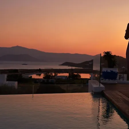 18 Grapes מלון 5*