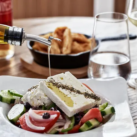 מלון 18 Grapes 5*