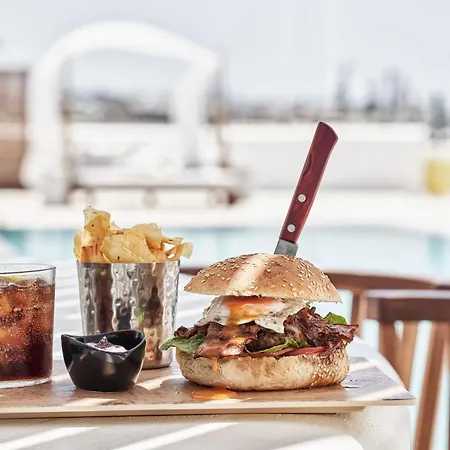 18 Grapes מלון 5*